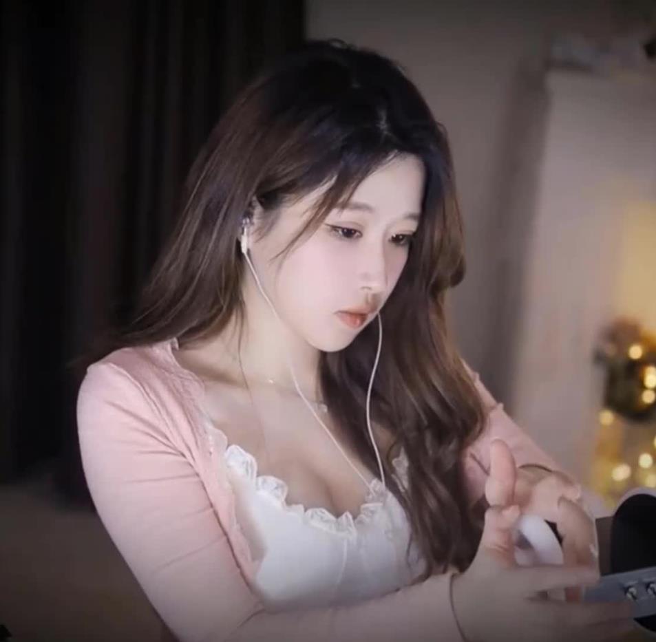 0411150714.jpg 虎牙大伊伊 温柔姐姐哄失恋弟弟睡觉