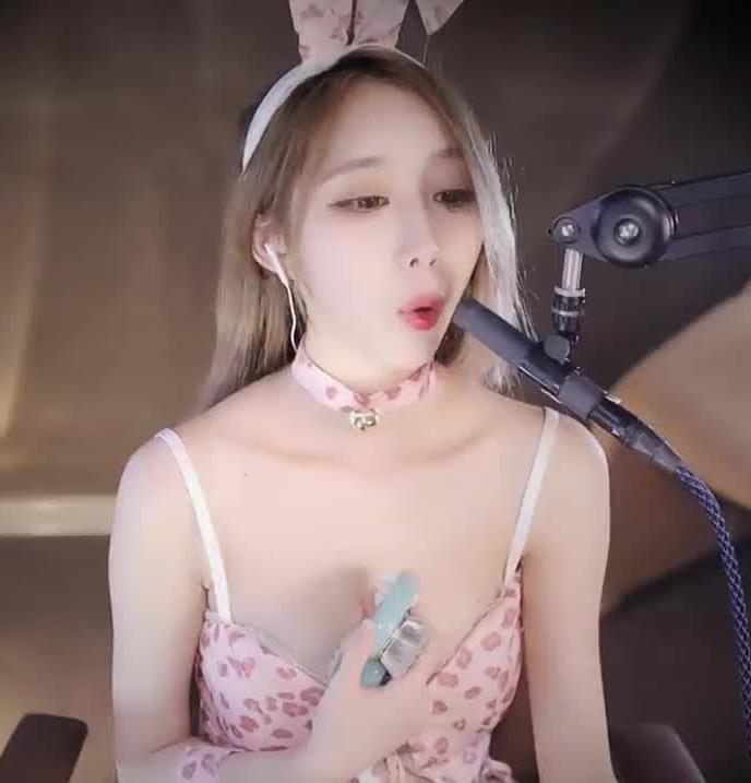 0409111443.jpg ASMR 深夜的哄睡时间409周童潼